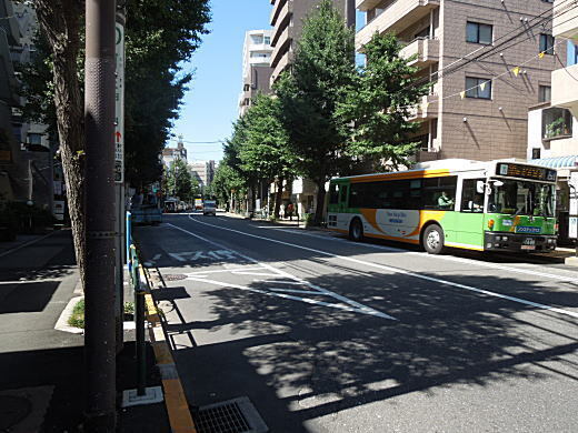 下落合四丁目バス停前.JPG