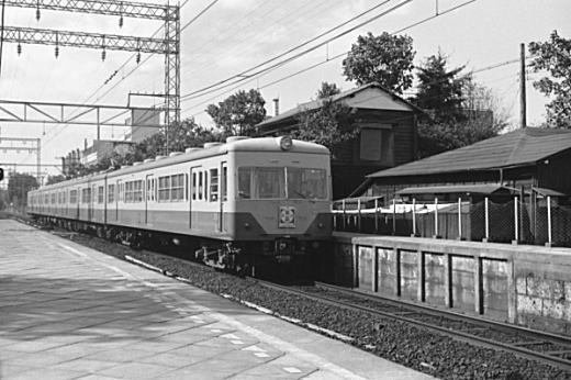 下落合駅を通過する西武電車1960年代末。: 落合学（落合道人）