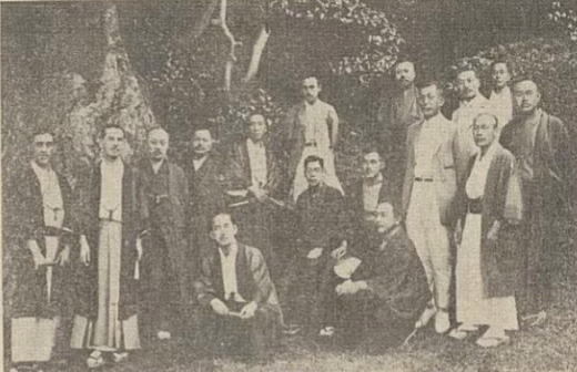 南画院同人記念写真1925.jpg
