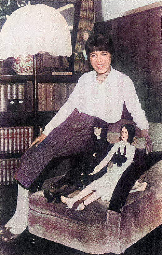吉屋信子邸ソファ.jpg