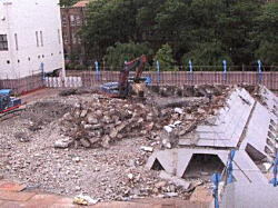学習院中央教室跡.jpg