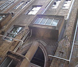学習院西1号館.JPG