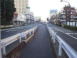 諏訪社前の地上出口.JPG