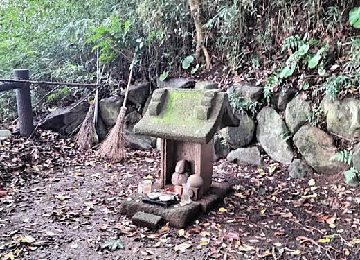 アラハバキ神祠(横浜市栄区).jpg