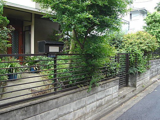末高邸門2007.JPG